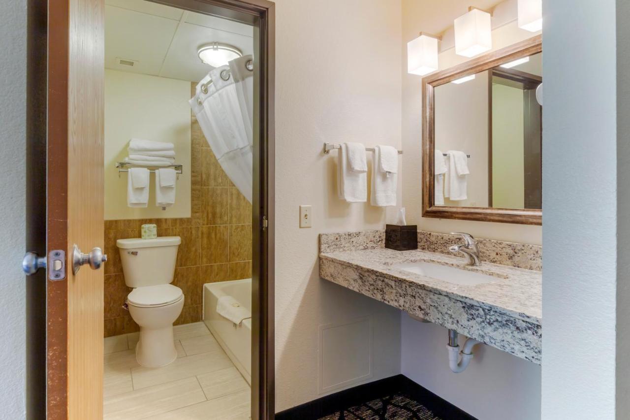 Quality Inn Oshkosh Dış mekan fotoğraf