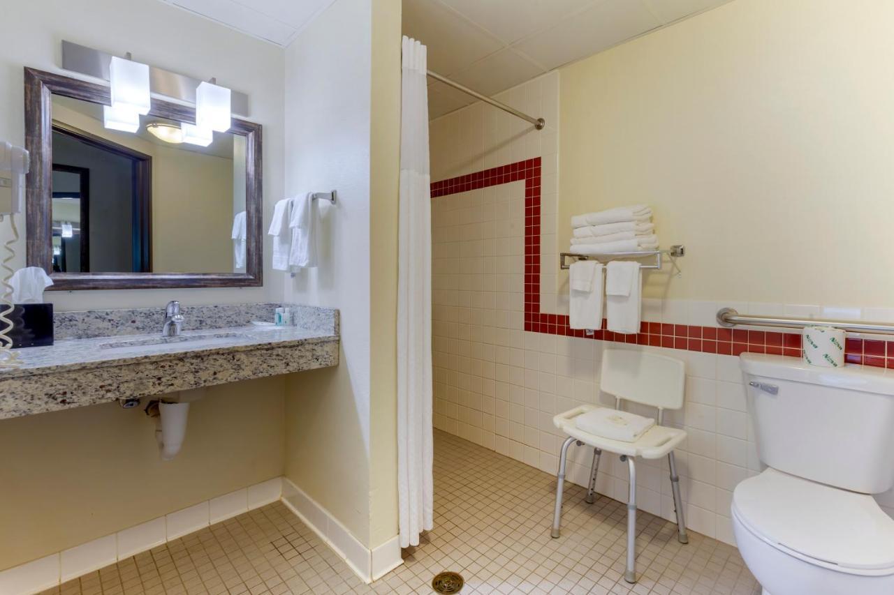 Quality Inn Oshkosh Dış mekan fotoğraf