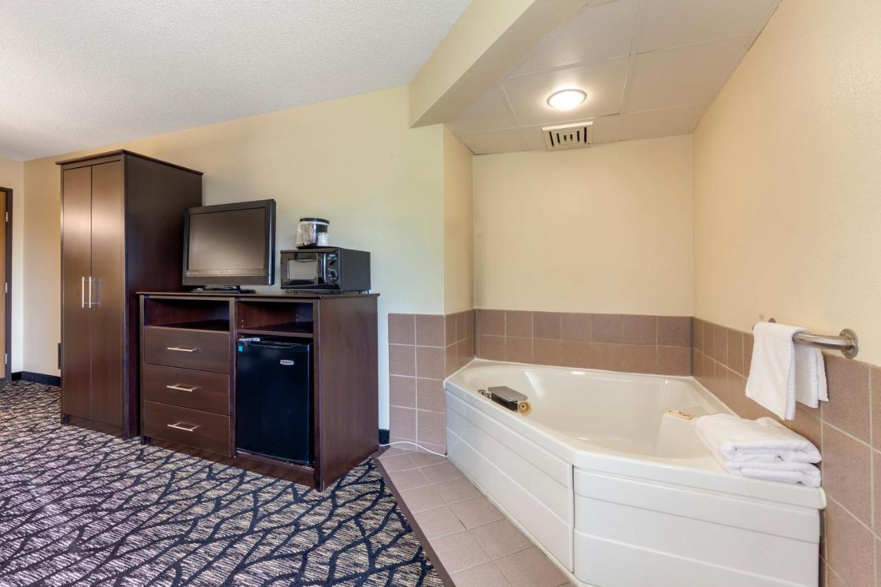 Quality Inn Oshkosh Dış mekan fotoğraf
