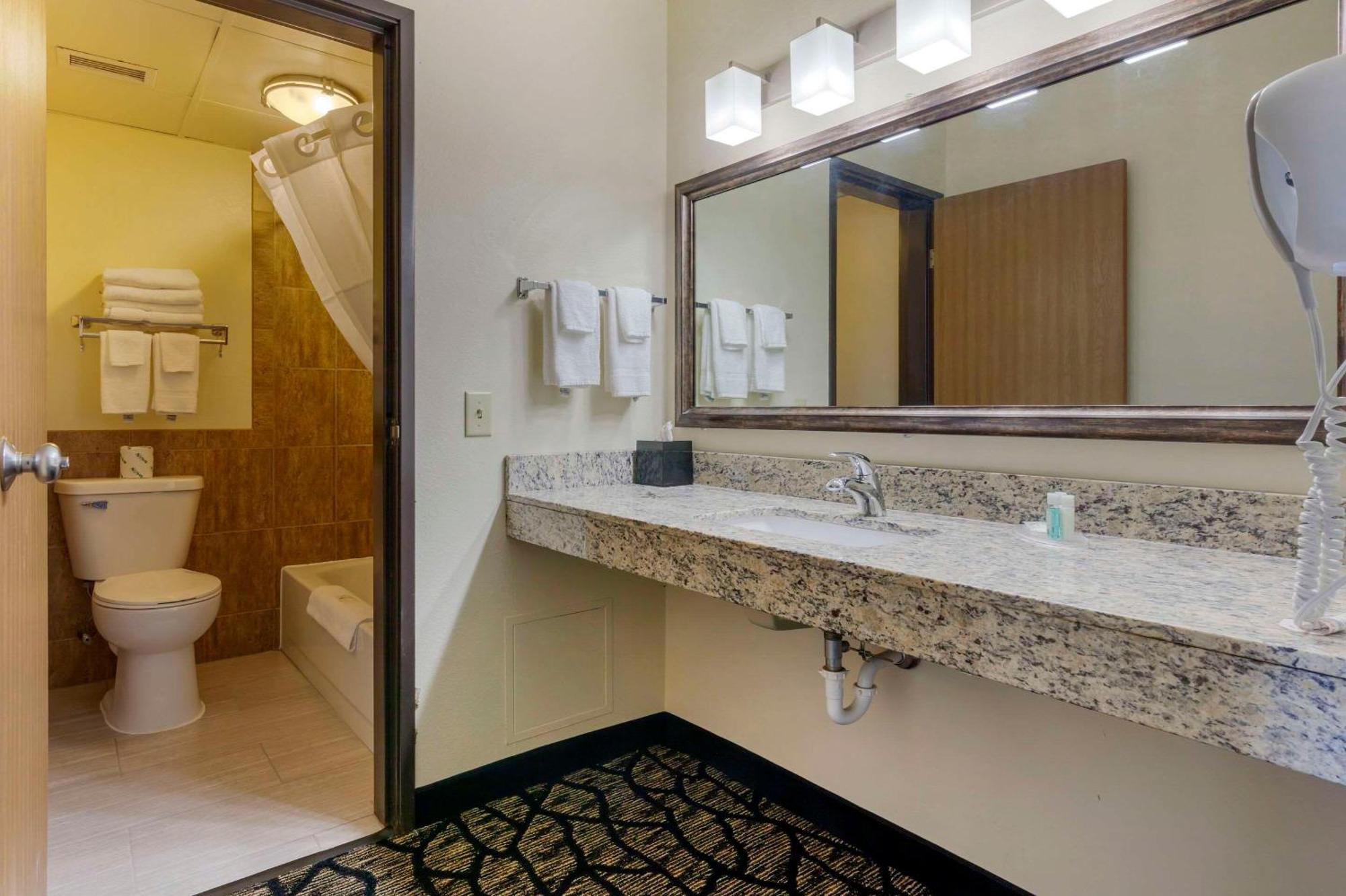 Quality Inn Oshkosh Dış mekan fotoğraf