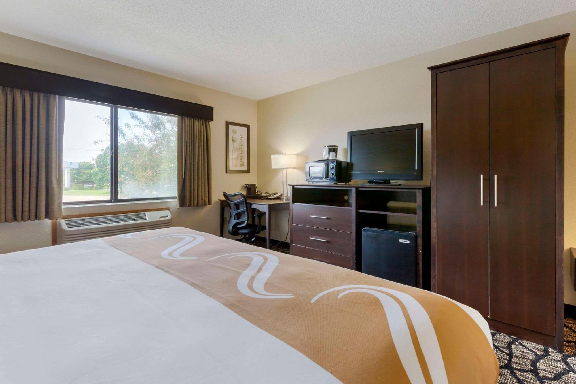 Quality Inn Oshkosh Dış mekan fotoğraf