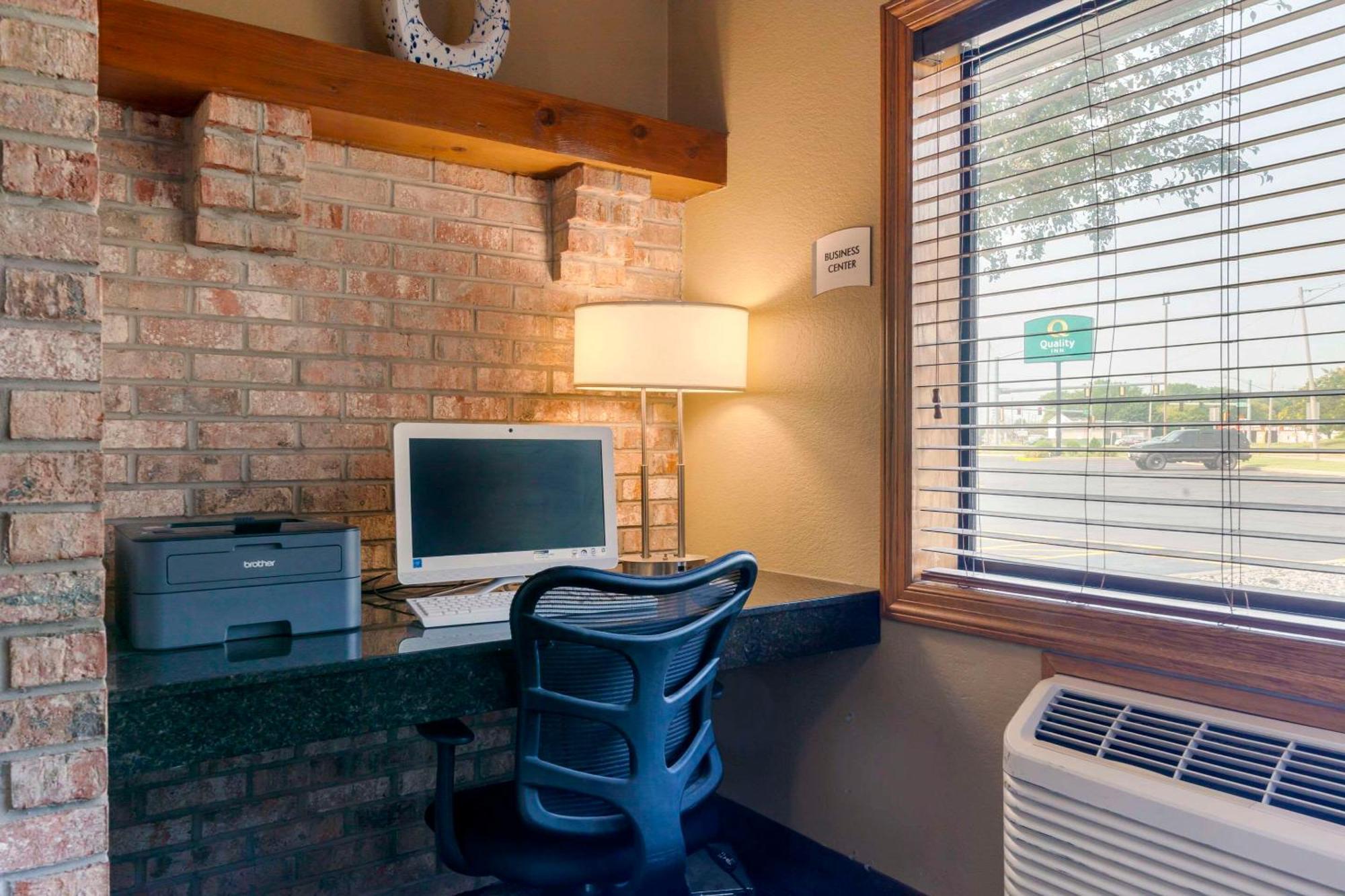 Quality Inn Oshkosh Dış mekan fotoğraf