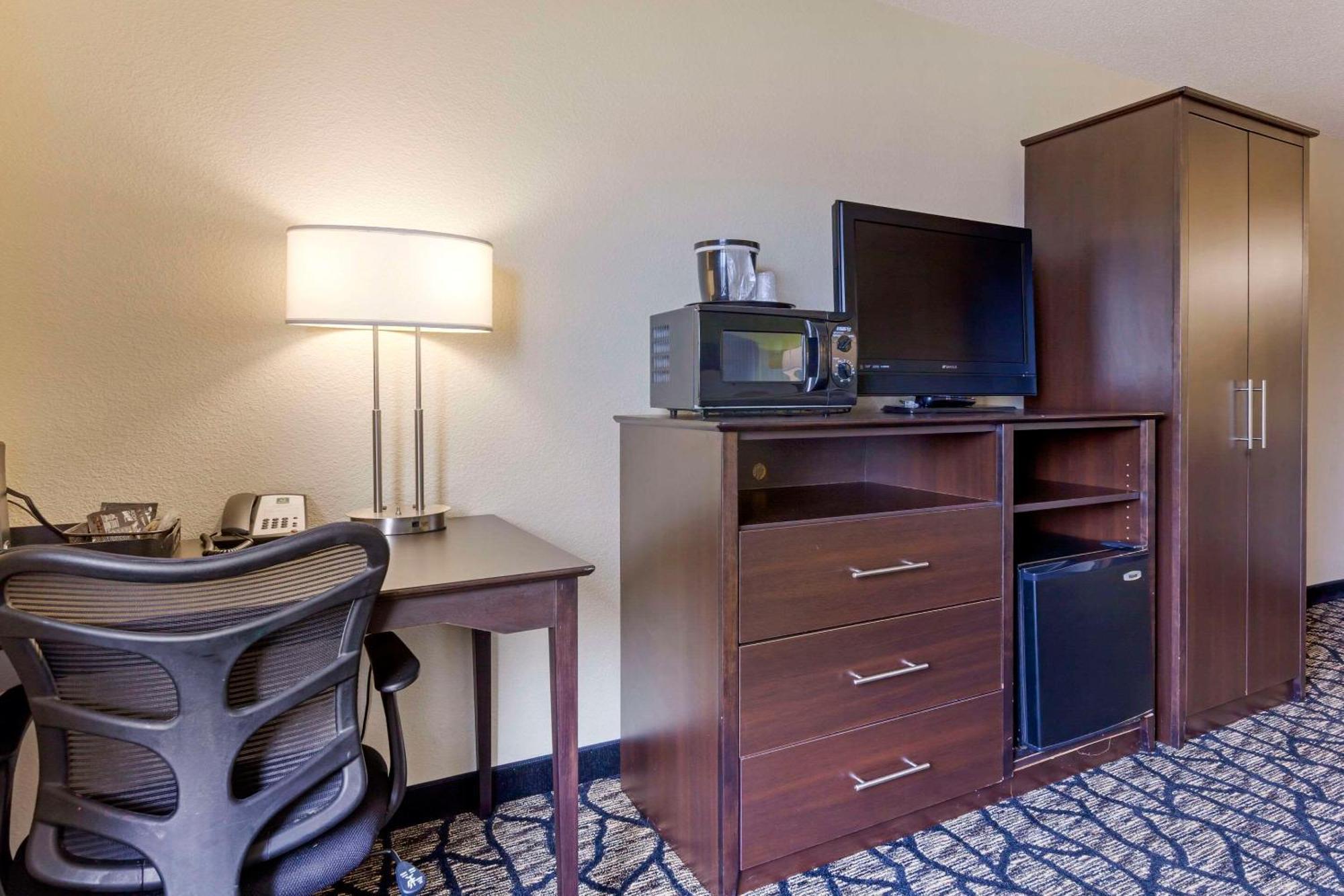 Quality Inn Oshkosh Dış mekan fotoğraf
