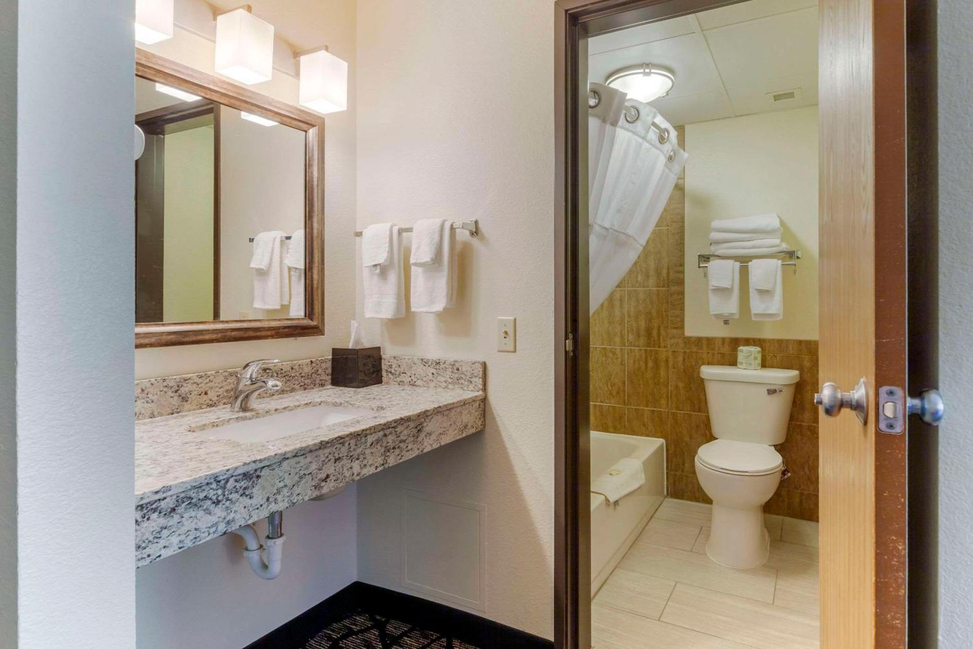 Quality Inn Oshkosh Dış mekan fotoğraf
