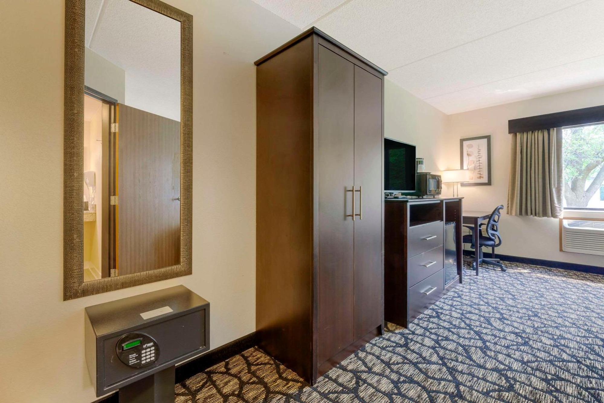 Quality Inn Oshkosh Dış mekan fotoğraf