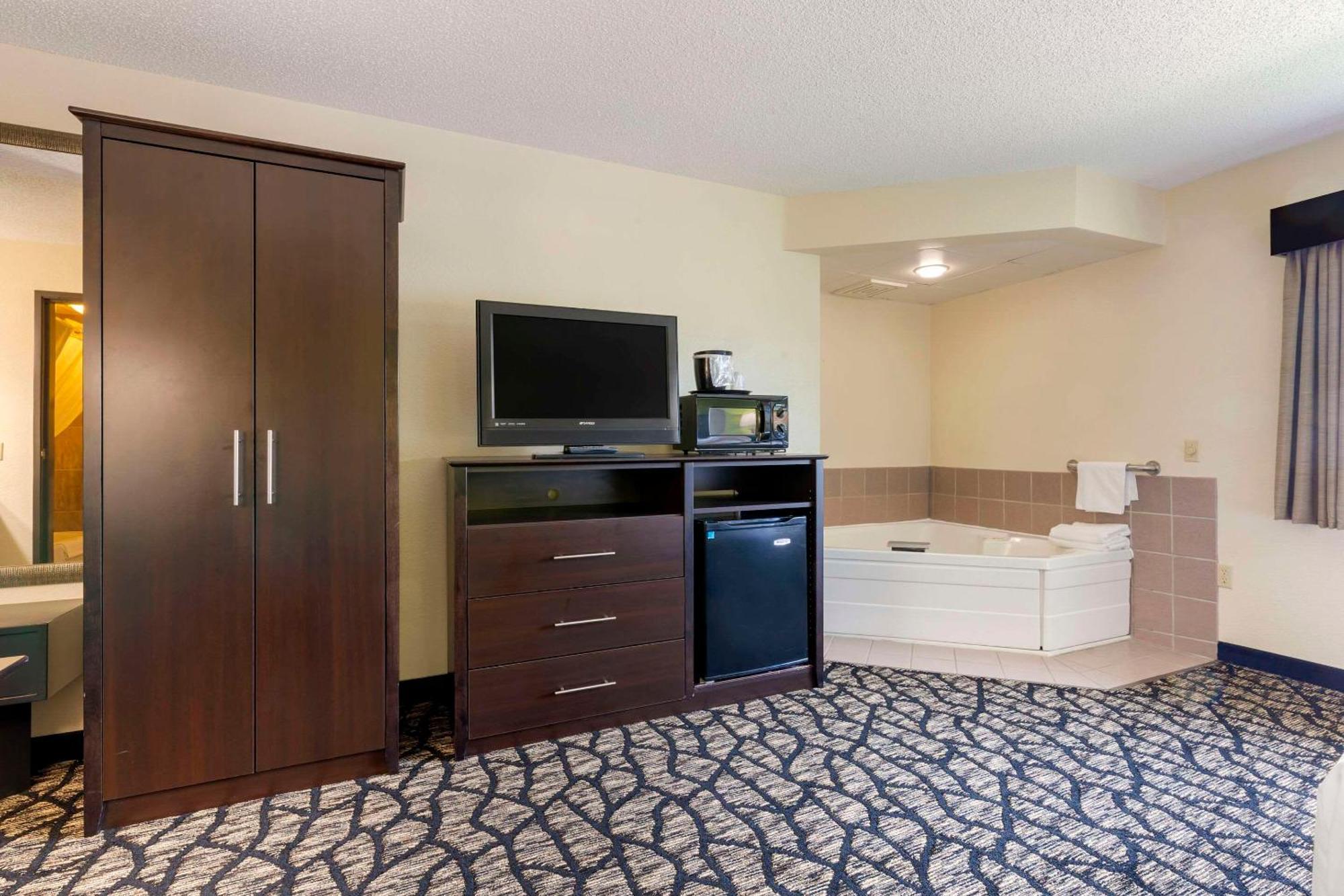 Quality Inn Oshkosh Dış mekan fotoğraf